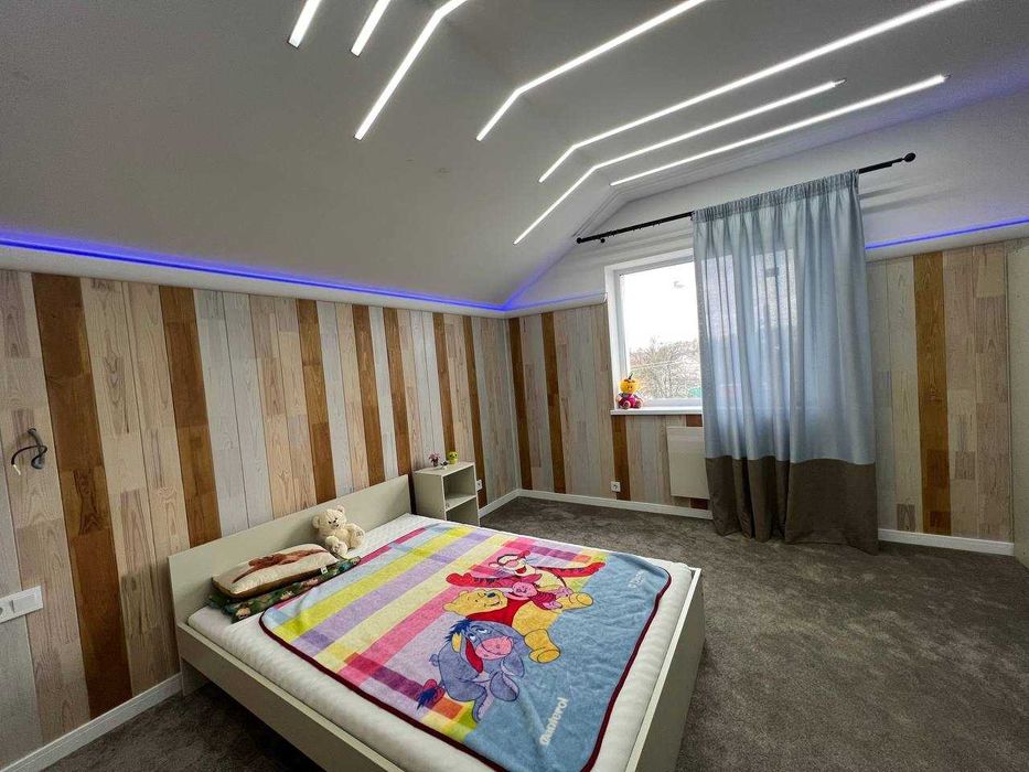 Будинок з ремонтом у лісовому Забуччі. Гараж.