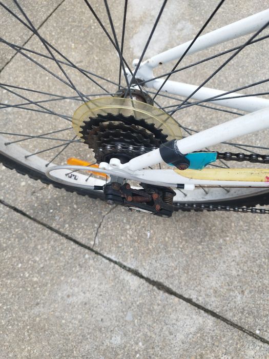 Bicicleta menina roda 20 em bom estado