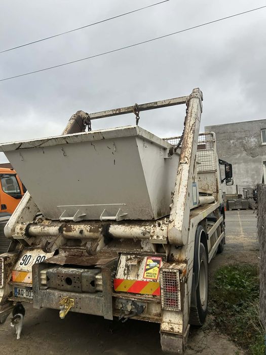 Camião volvo de caixa