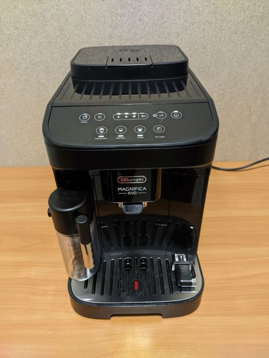 Кавомашина Delonghi Magnifica Evo 2023 рік Кавова машина Делонгі Ево