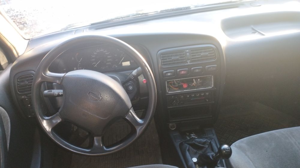 автомобіль Nissan 1.6