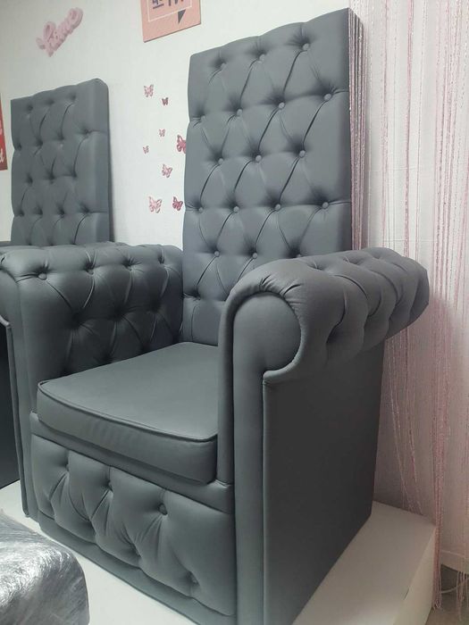 Продам крісло з подіумом для педикюру  у відмінному стані.