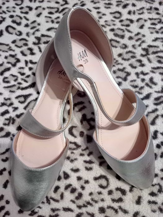 Босоніжки, балетки, туфлі