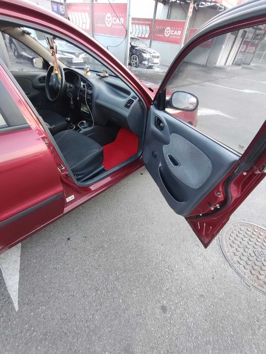 Автомобіль Daewoo lanos