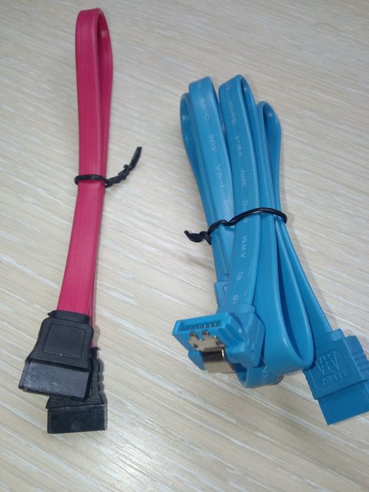 Кабель передачі даних SATA