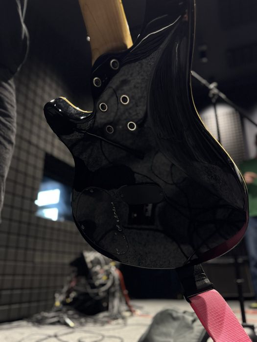 Продам бас-гітару Schecter Omen Extreme 5 BLK