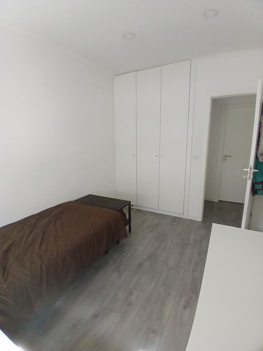 Quarto para alugar em T2 em Queluz