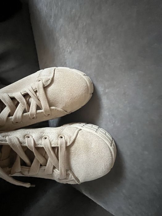 Bezowe botki na grubej podeszwie 38