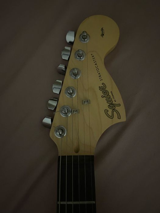 squier affinity stratocaster hss ow