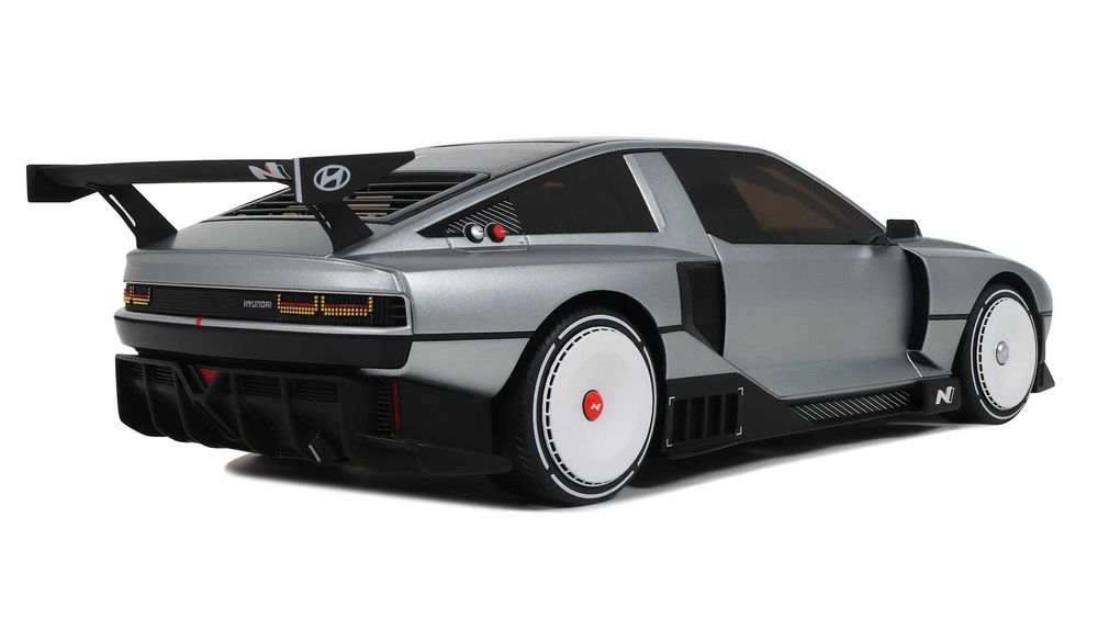 Model 1:18 Otto Hyundai N Vision 74 2022 silver OT493