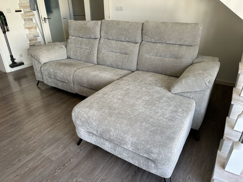 Sofá com chaise longue