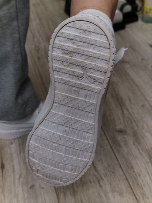Puma Carina 2.0 Mid Winter Sneakers білого кольору.