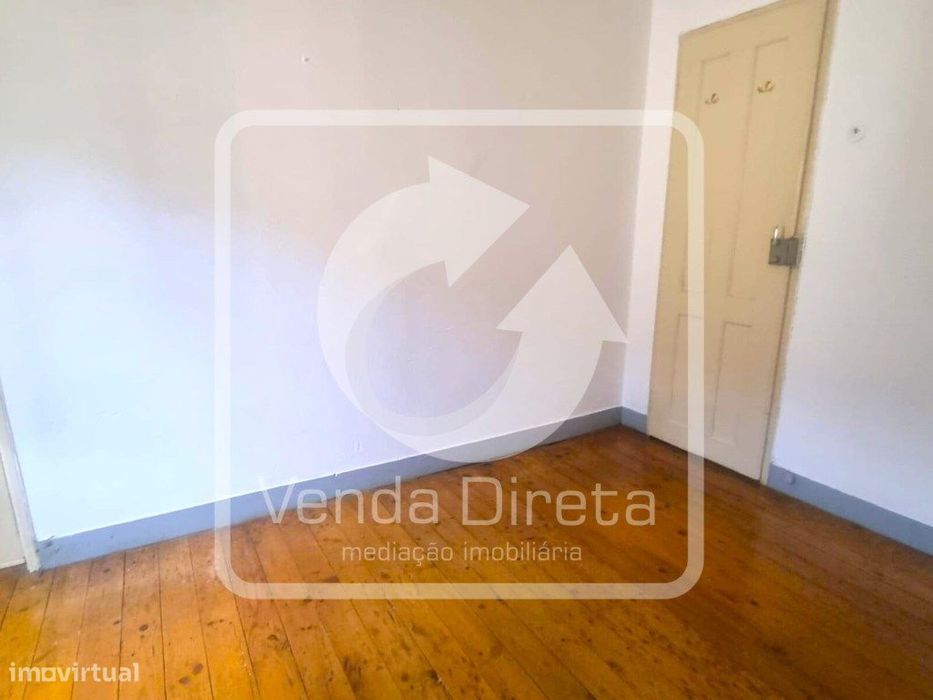 Prédio Urbano de Utilização Mista com Potencial Habitacional e Come...