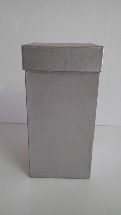 Peça decorativa em prata e acrílico