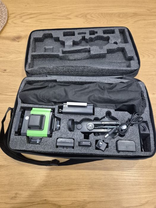 Nivel laser 16 linhas novo com 2 baterias