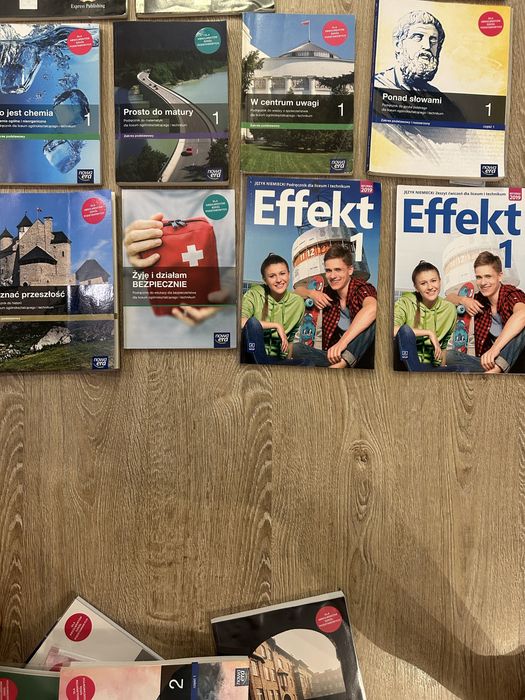 Sprzedam nowy zestaw ksiazek do 1 klasy liceum