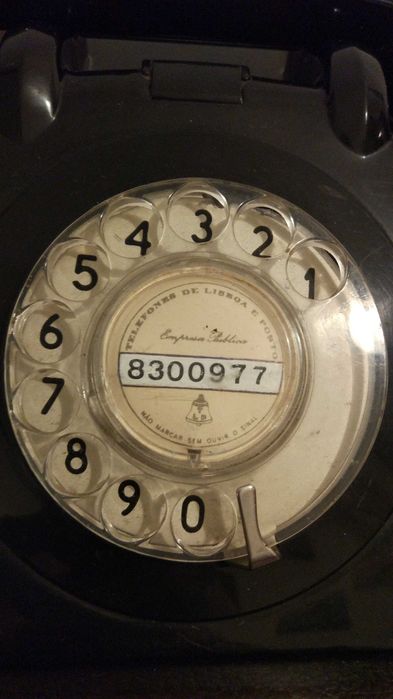 Telefone antigo dos TLP, de disco, em excelente estado e a funcionar.