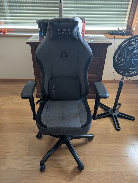 Cadeira gaming Alpha Gamer em bom estado