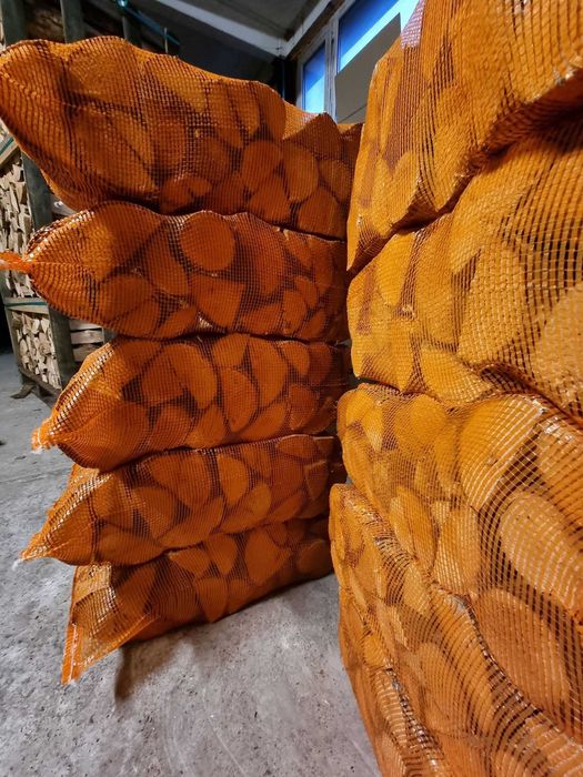 Lenha - Só precisa de alguns sacos? Entregamos em casa.