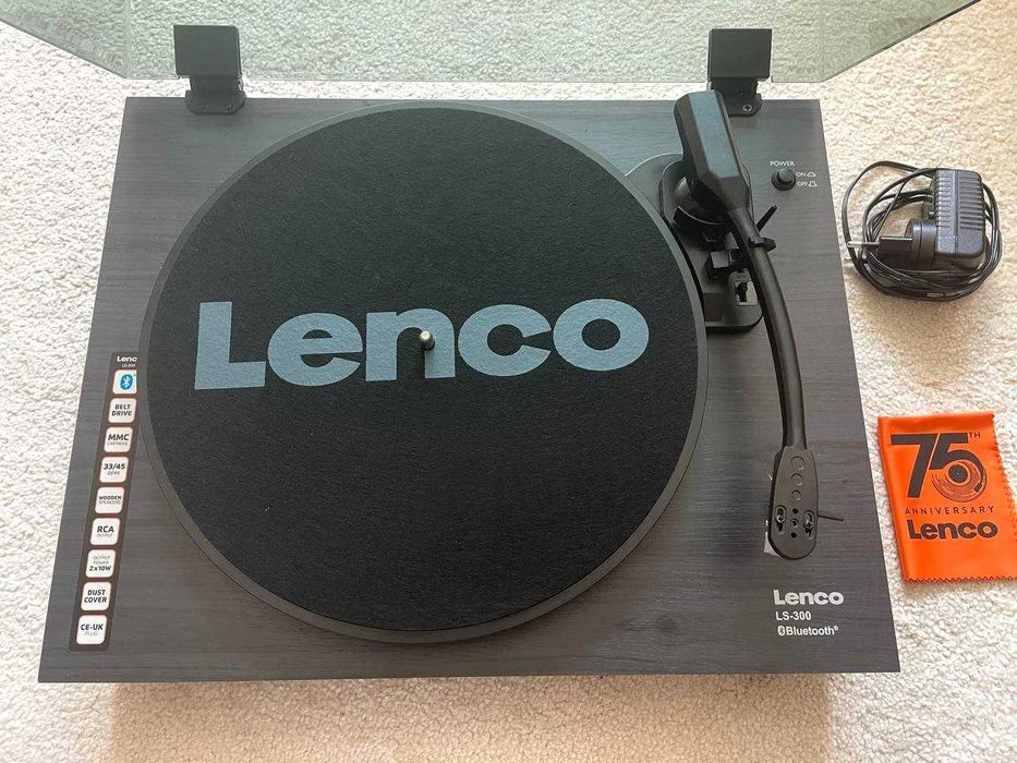 Програвач вінілу Lenco LS-300BK. Комплект разом із колонками