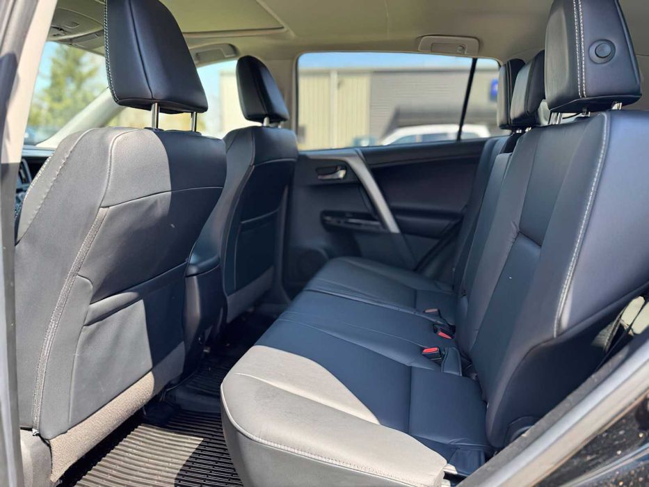Toyota RAV4 Limited      2018