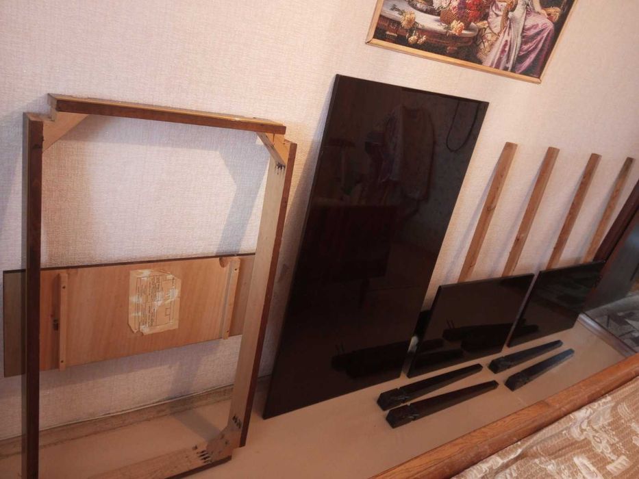 Стол обеденный "Эмилия", раскладной, производства Румыния. Разборный.