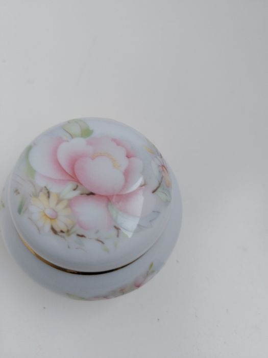 Caixa redonda em porcelana da Spodart