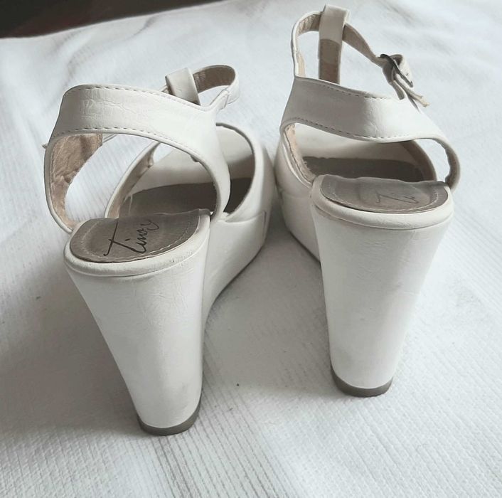 Sandálias Brancas n39