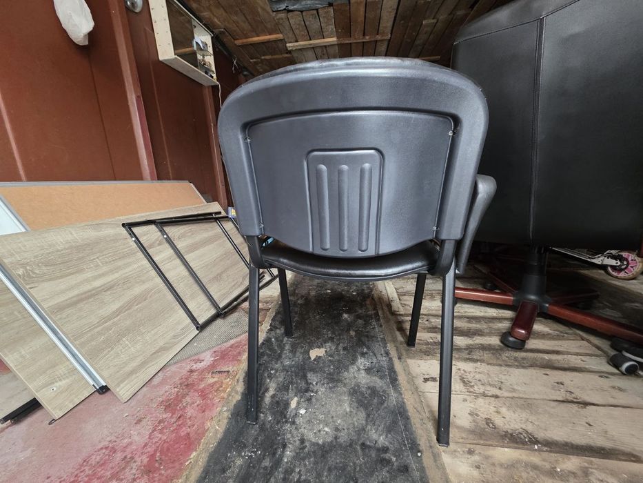 Продам стільці ISO з відкидними столиками!