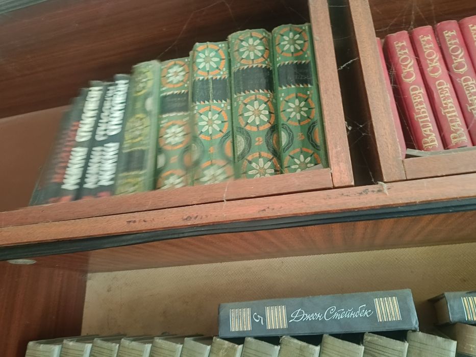 Продам книги оптом в хорошем состоянии 10шт+