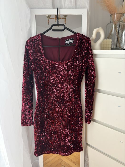 Cekinowa sukienka z dekoltem w kolorze wina S 36 sylwester impreza