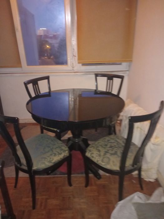 Mesa de sala com 4 cadeiras