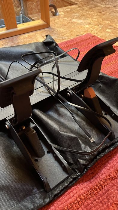 Conjunto volante e pedais Fanatec CSL Elite