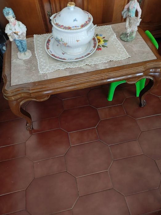 Mesa de centro madeira e pedra rosa
