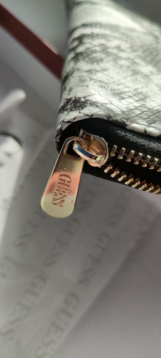 Nowy piękny portfel damski Guess