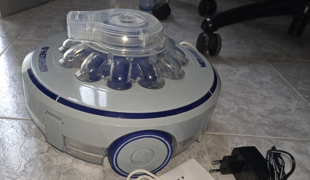 Aspirador robô para piscina