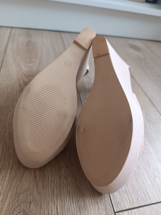 Kremowe wysokie  koturny