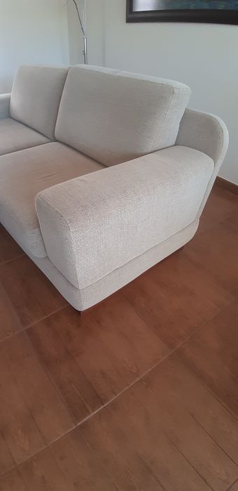 Sofa 3 lugares com 2 Puffs