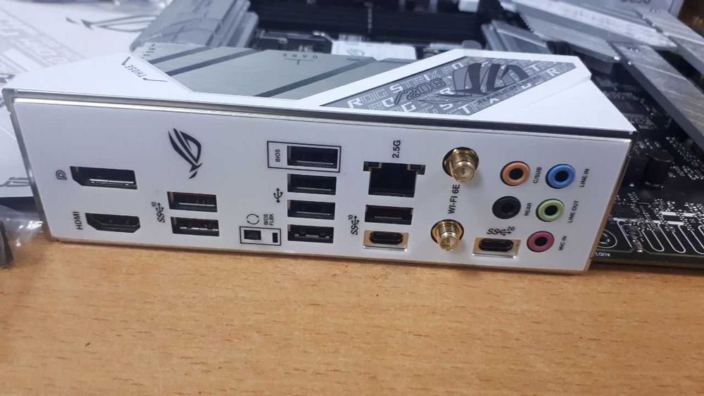 Материнська плата Asus Rog Strix B650-A Gaming WiFi