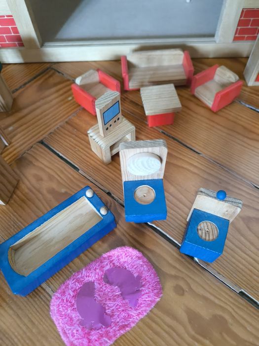 Casa de bonecas de madeira