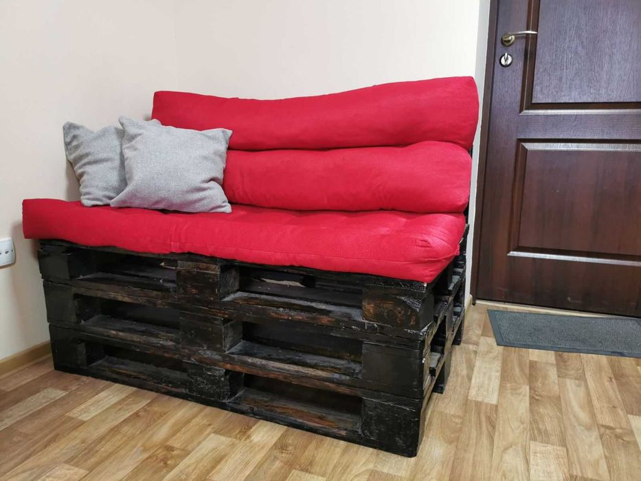 Диванчик з піддонів