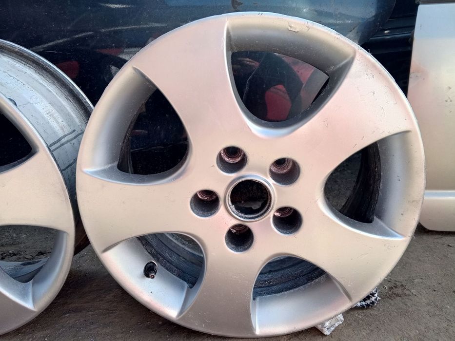 Продам литые диски 5/114.3/r16 Nissan i