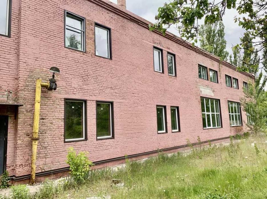 Продаж виробничого приміщення 1700м2, метро Лівобережна.