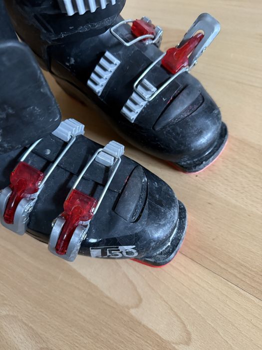 Komplet narty kijki buty i kask