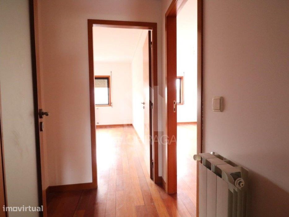Venda Apartamento T2, em Lamaçães, Braga