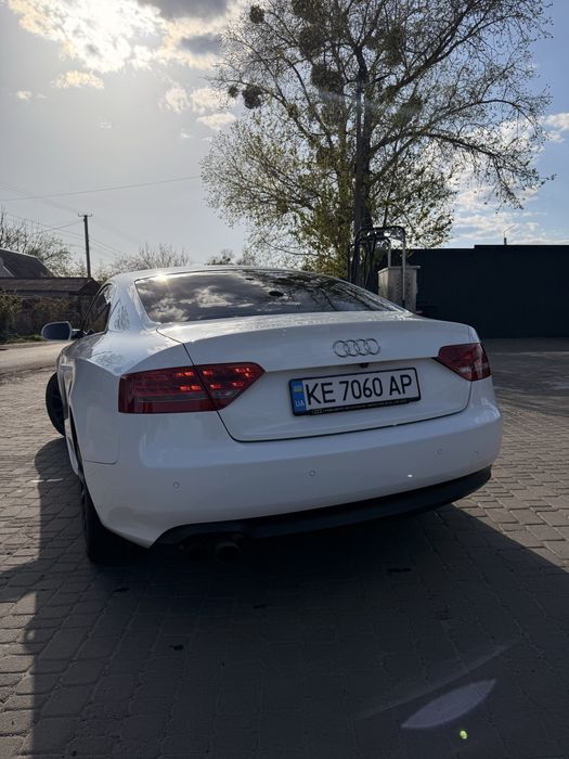 Ауди А5 2010 год 1.8 бензин