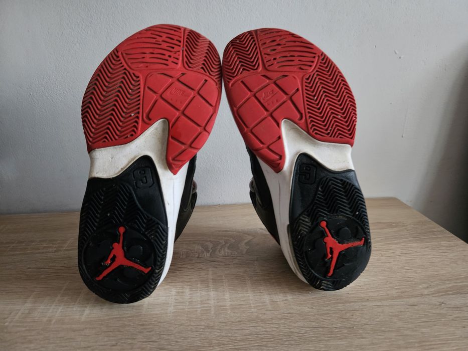 NIKE AIR JORDAN Max Aura 3 Bred rozm.39