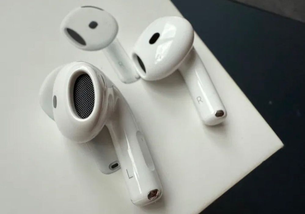 Prawa słuchawka airpods 4 ANC lewa