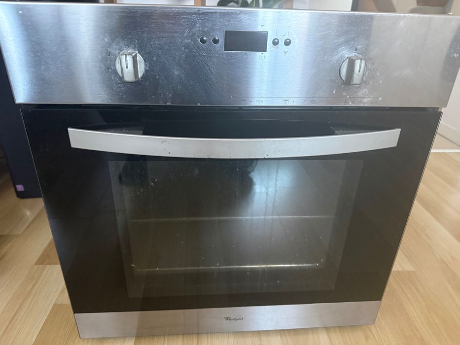 Piekarnik elektryczny pod zabudowe Whirlpool uszkodzony