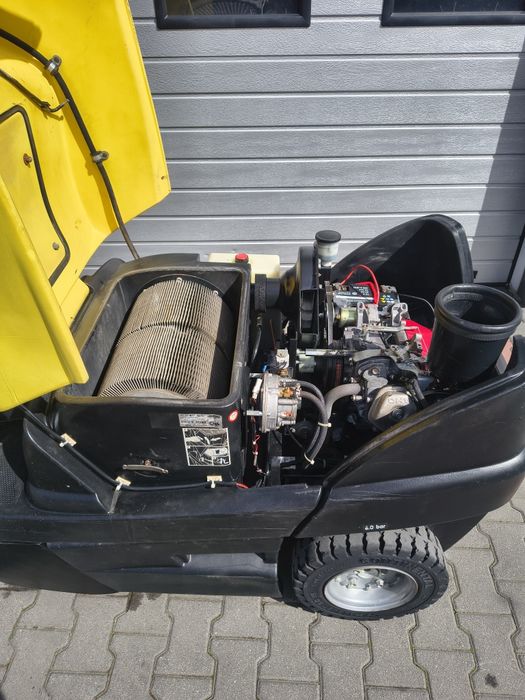 Myjka Zamiatarka Karcher KM 100/100 R LPG